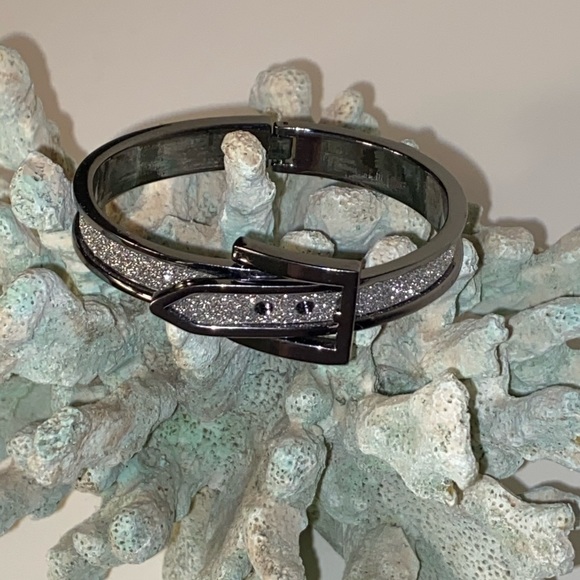 🔥3/$25🔥Bracelet Fashion Jewelry - Picture 2 of 9